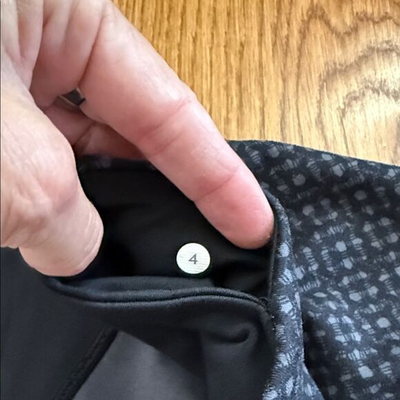 Lululemon Wunder Under Leggings Black Geometric Print Size 4 - Picture 2 of 8